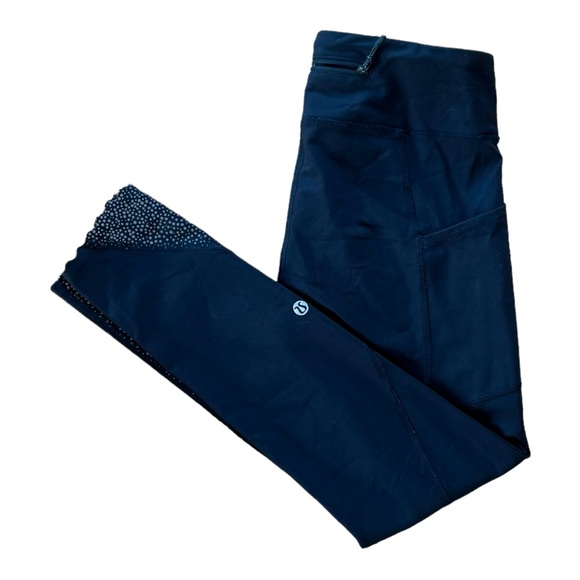 lululemon athletica Pants - Lululemon Black Leggings size 6 Scalloped Hem Reflective Dots